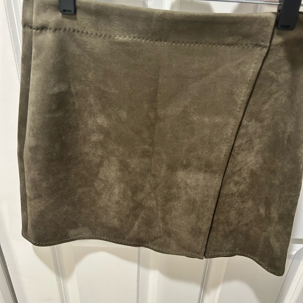 Max Studio London 26”W Faux Suede Wrap Mini Skirt Army Green - Picture 2 of 15